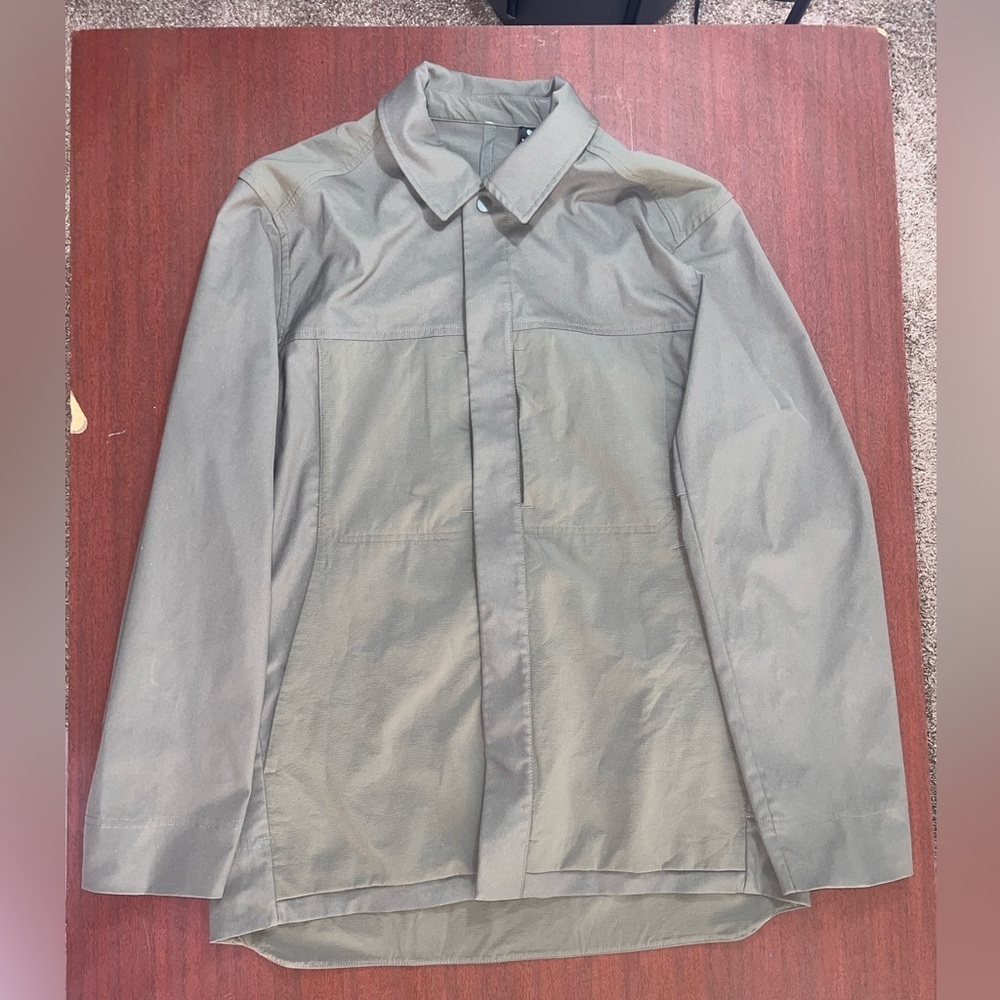 lululemon athletica Men's Olive Jacket - Picture 3 of 4